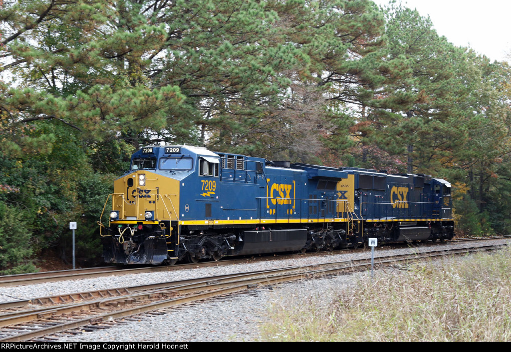 CSX 7209 & 4535 lead train L619, a light engine move